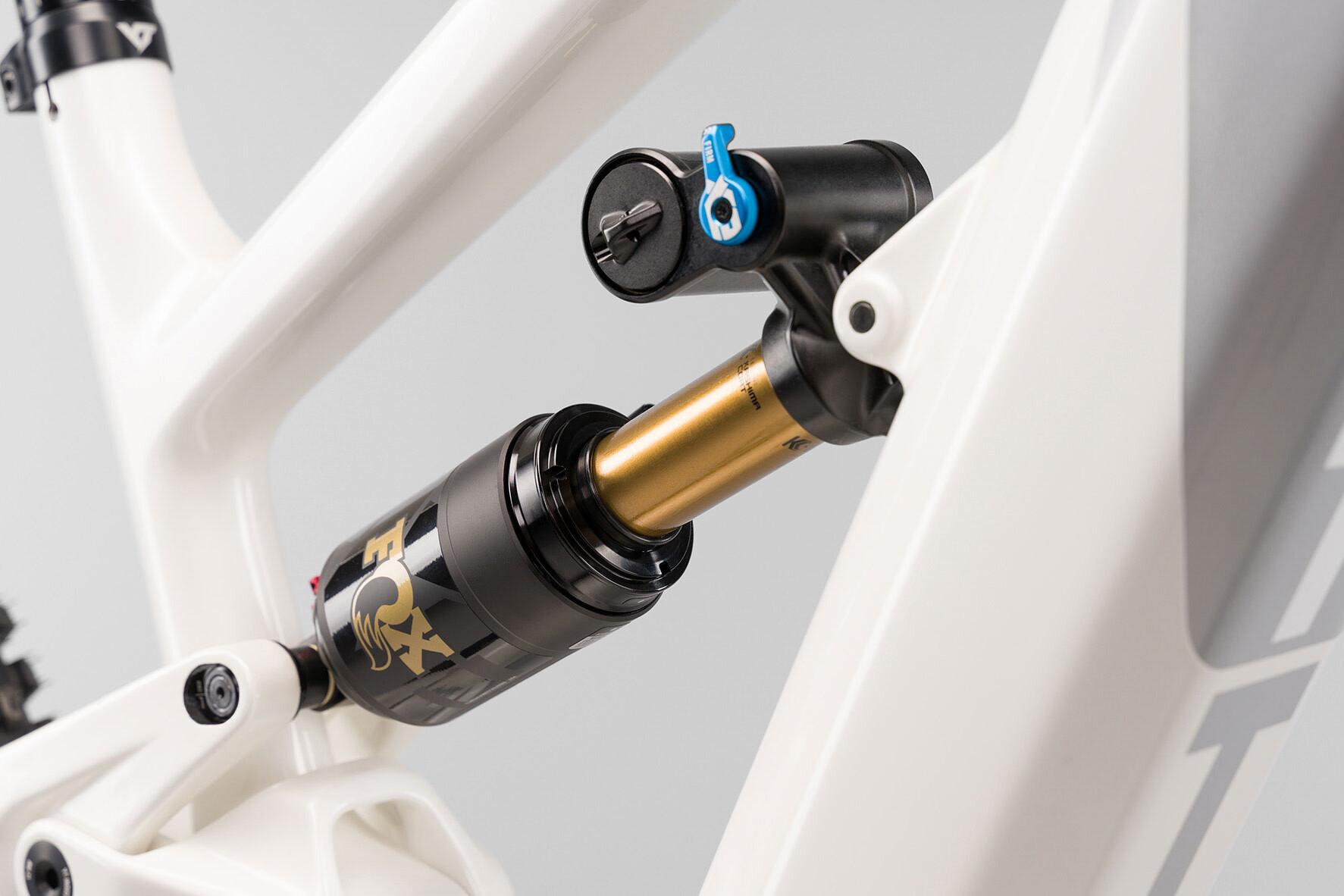 Studio Photo of YT Decoy Gen 2 Fox X2 Shock