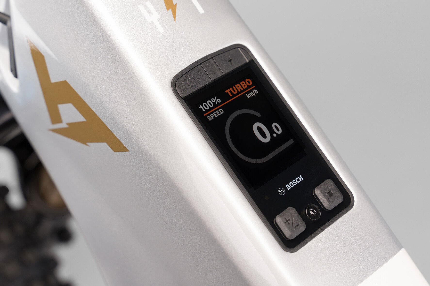 Studio Photo of YT Decoy Gen 2 Bosch Kiox Display